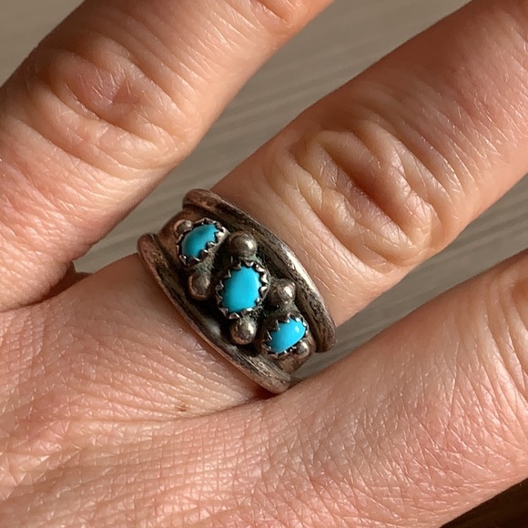 Antique sterling ring with turquoise - Picture 10 of 11